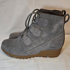 Sorel Gray Lace Up Wedge Boots with Tan Sole